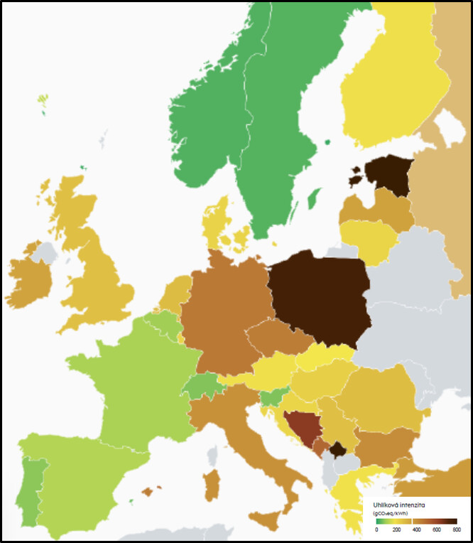 Emise na jednotku vyrobené elektřiny dopoledne 19. 11. 2022. Je vidět, že Francie, Švýcarsko, Švédsko, které využívají kombinaci jádra a obnovitelných zdrojů, mají velmi nízké emise oxidu uhličitého. Naopak Německo má kvůli Energiewende emise velmi vysoké. 