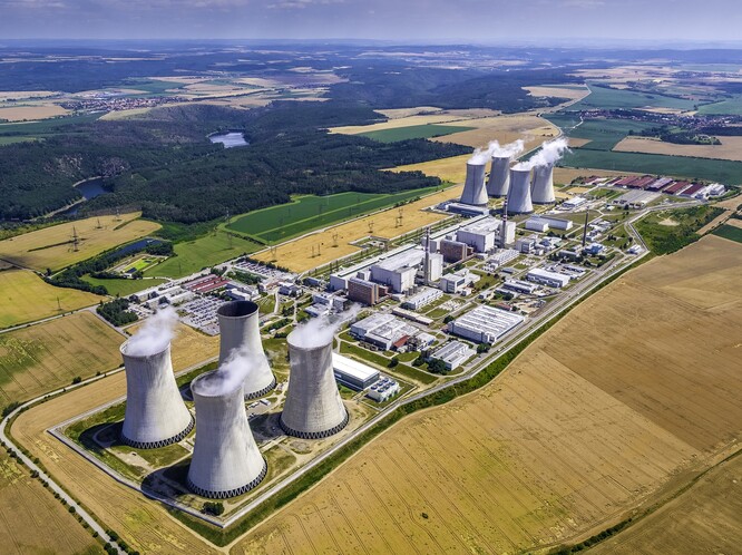 Staré bloky v jaderné elektrárně Dukovany by mohly být v provozu až do poloviny tohoto století.