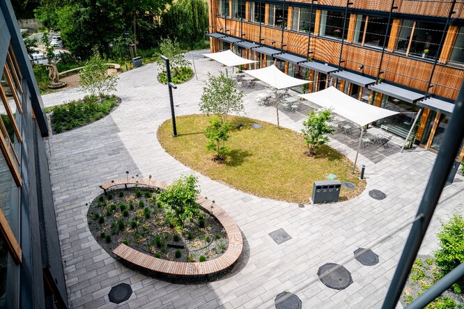 Obr. 16. Atrium SOŠ Českobrodská.