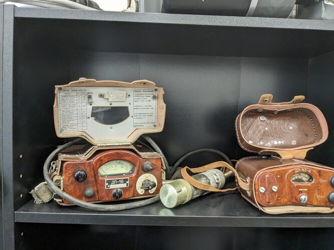 Staré dozimetry v našem Muzeu jádra.