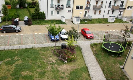 Technické služby Frenštátu pod Radhoštěm na Novojičínsku začnou vydávat lidem 800 kompostérů o objemu 1100 litrů na využití rostlinného odpadu.