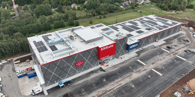 Fotovoltaická elektrárna od ČEZ ESCO pokryla nový obchodní dům XXXLutz v Hradci Králové.