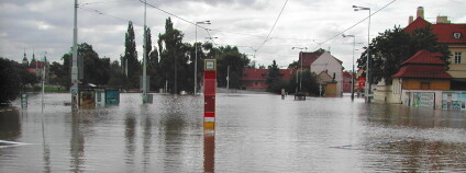 Zaplavená stanice tramvaje při povodních v roce 2002. Foto: Jan Stejskal / Ekolist.cz
