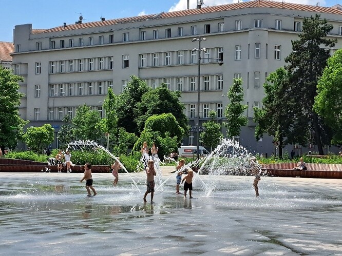 Obr. 1. Fontány na Moravském náměstí v Brně.