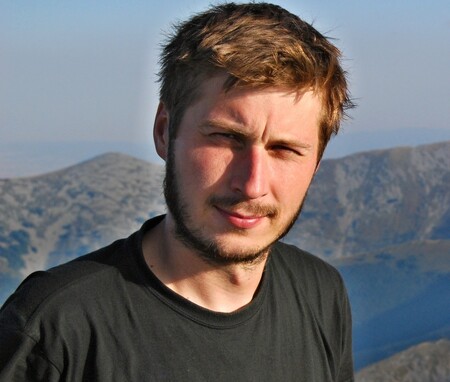 RNDr. Lukáš Spitzer, Ph.D. vystudoval entomologii na Jihočeské univerzitě, v současnosti pracuje jako kurátor entomologických sbírek v Muzeu regionu Valašsko.