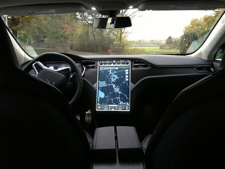 Majitelé elektromobilů Tesla Model S a Model X už si nemusí lámat hlavu s parkováním. 