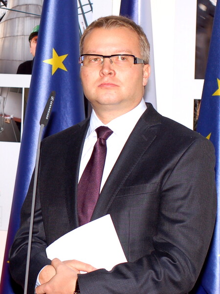 „Je tohle spolupracovník environmentálních organizací?“ ptá se Milan Štefanec z nevládní organizace Nesehnutí. Na snímku ministr životního prostředí Tomáš Chalupa.