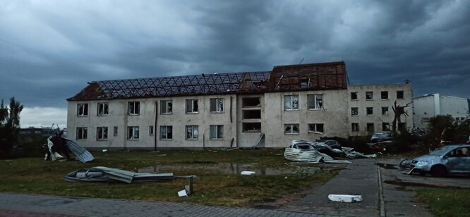 V souvislosti s odstraňováním způsobených škod MMR uvedlo, že okamžitě uvolní 420 milionů korun v rámci programu Obnova obecního a krajského majetku obcí po živelních pohromách. Připravuje také nový program na pořízení nebo obnovu zničených obydlí. Spustí ho, jakmile ho v pondělí schválí vláda.