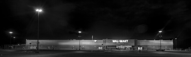 
Inženýři a matematici z MIT vybrali jedno modelové parkoviště společnosti Walmart a nechali jej „zakrýt“ solárními panely. Vytvořili tím nejen příjemný stín, ale vyrobili také 3,1 MW čisté solární energie, kterou mohli zásobovat stovku dobíječek.